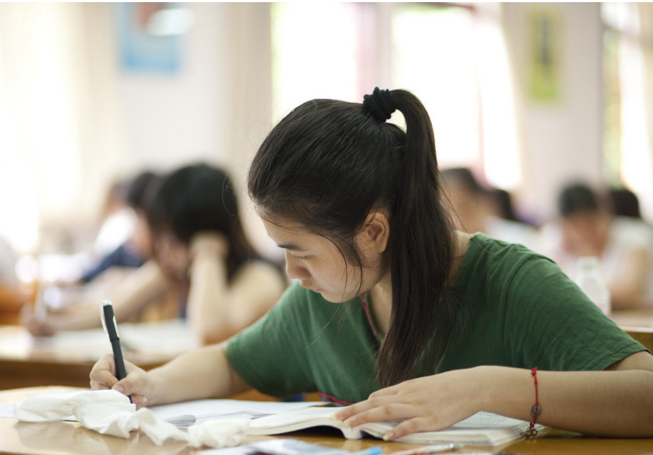 大学“就业率低”的专业，毕业很难顺利找到工作，名校学生也白费