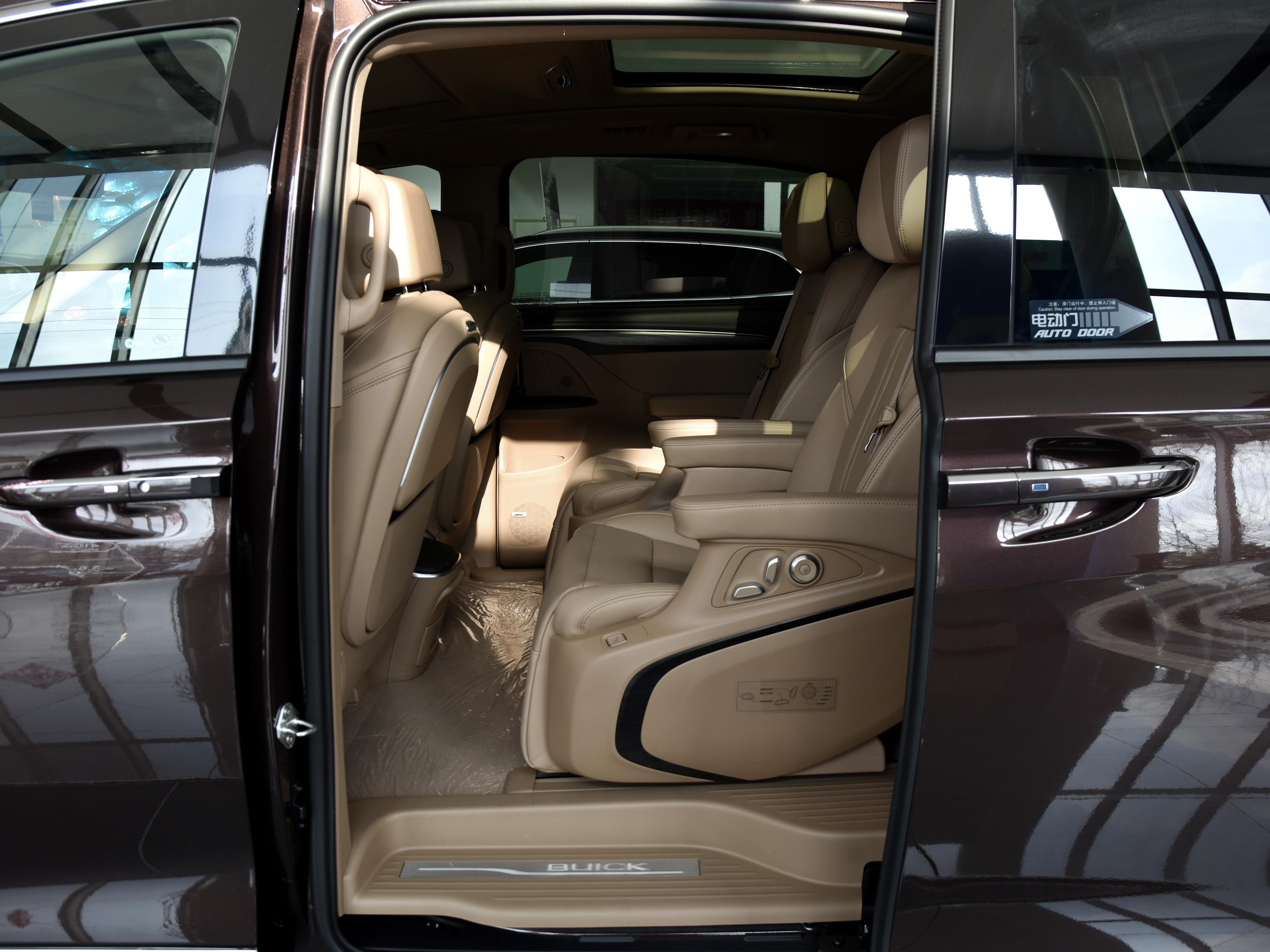 独立航空座椅带按摩,2.0t可变缸油耗低的7座mpv,带你看别克gl8