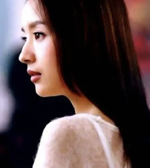 女神董洁的上位往事，和她难以捉摸的绯闻之恋