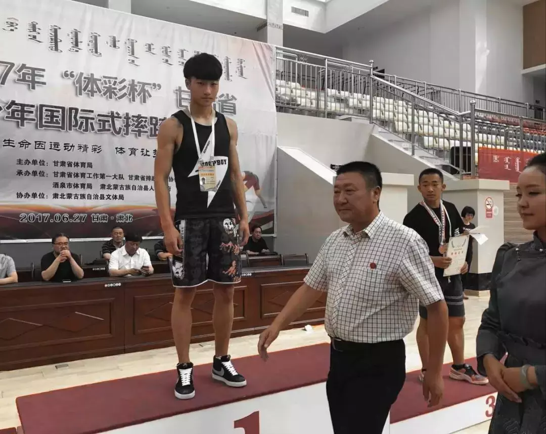 两次手术，不被家人看好，如今20岁的他成为高级私教，年薪三十万