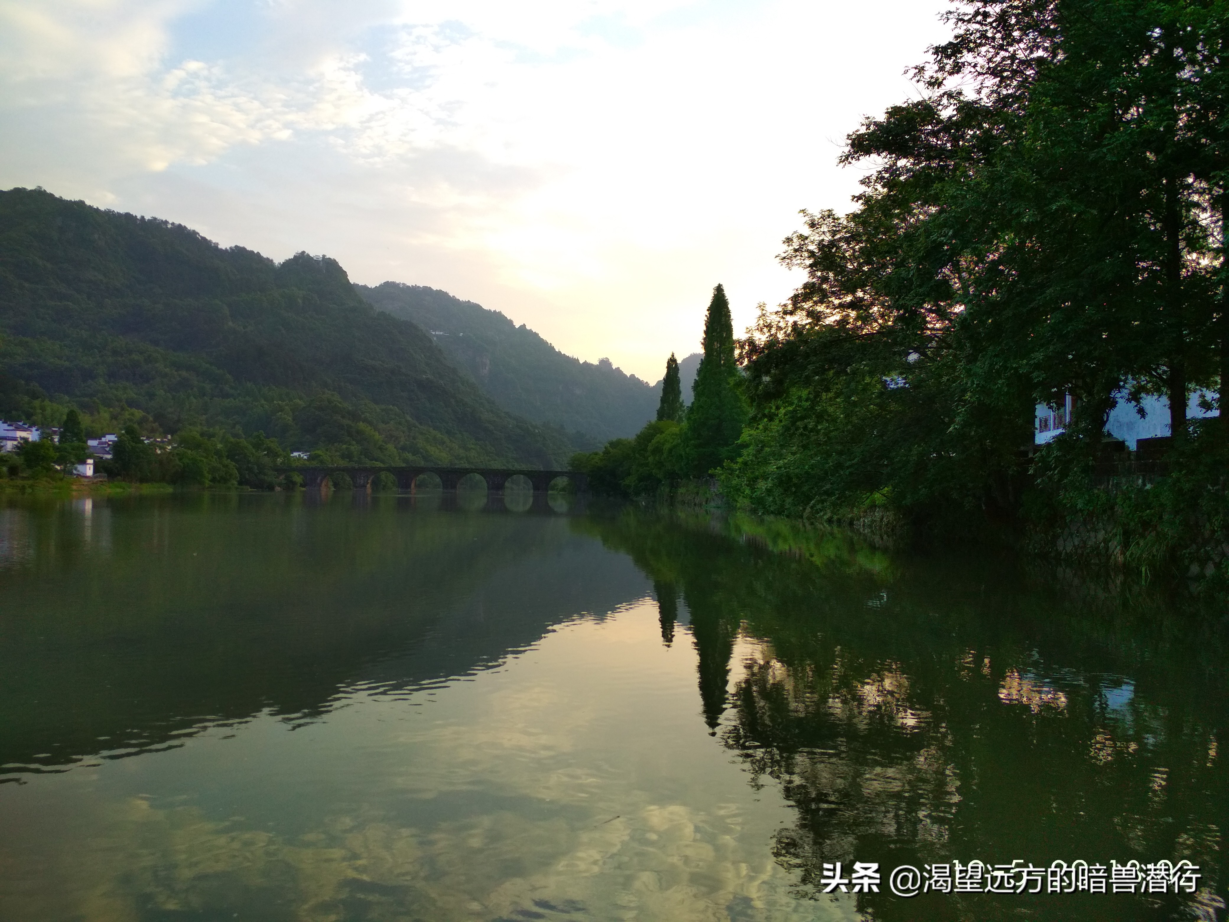 比成都更悠闲的自驾两日游，无门票，古镇景点玩水，美食都有