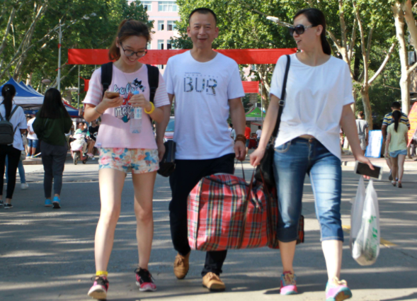 学生收到录取通知书后，需抓紧办理“三证一档”，以免影响入学