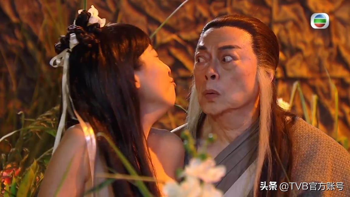 福利在线观看1000集(TVB「爱．回家之开心速递」喜迎1000集 没头屑的头皮太帅)