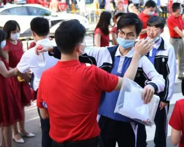 国内985高校排名大洗牌，清华北大并驾齐驱，国防科大排名下降