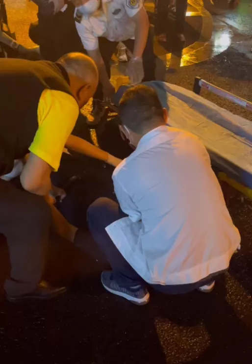 顶着满头染发剂的小姐姐，找到啦！