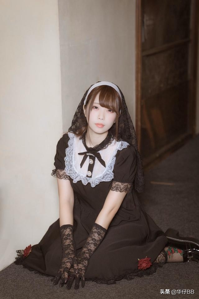 日本美女Coser ないる的可爱萝莉和性感御姐美图图片