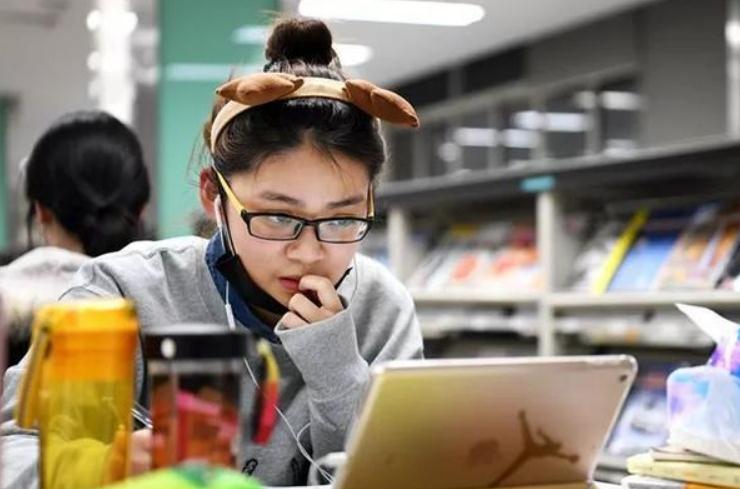 谁说高考结束就轻松了？考生要准备“两证三考”，上大学才更轻松