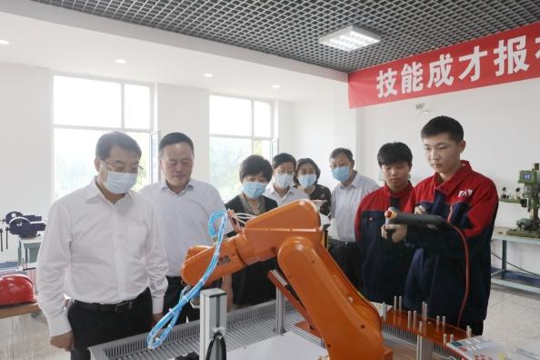 付忠伟调研沈阳市职业教育发展情况