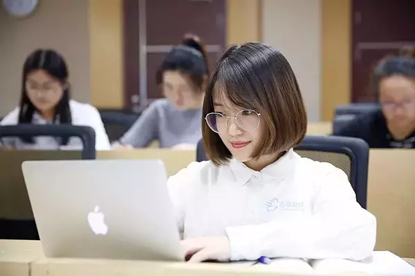 一大波持证会计即将上岗，那些没证的会计们，就问你们慌不慌