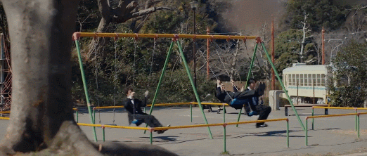 三个前夫在一个房间里雕刻沙子的场面，笑着吐了出来。