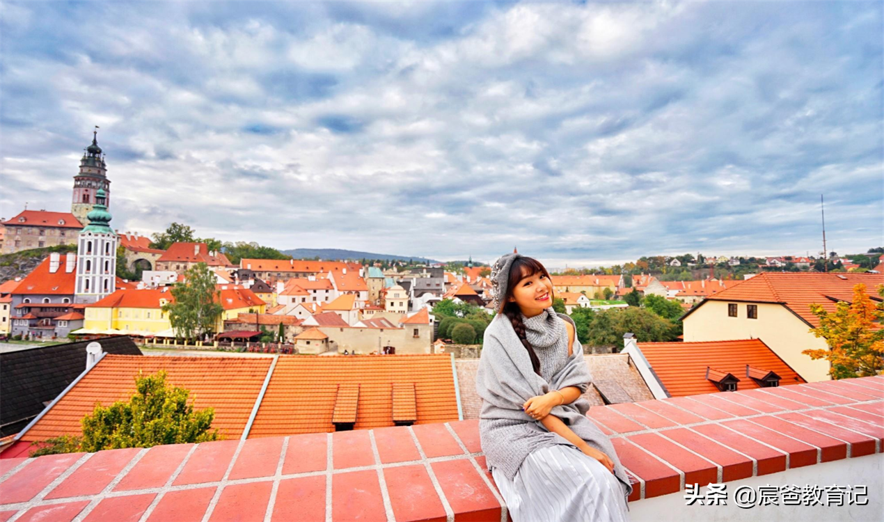 清华“女生节”横幅引热议，逐渐火爆的女生节，真的是女生福利吗