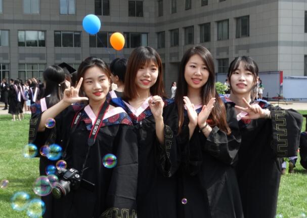 大学毕业生“花式简历”，除了“卖萌”啥也不会，工资要求260K？