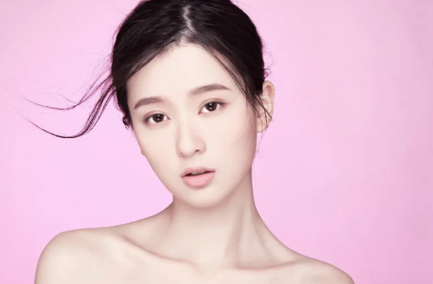 8位当红“妆感美人”，每一位都离不开化妆品，素颜与路人无差