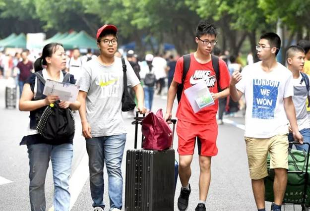 辛辛苦苦考上985不念了？这所大学不一般，每年都有学生选择退学