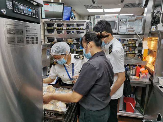 吃了过期面包怎么办？315点名汉堡王使用过期面包引关注