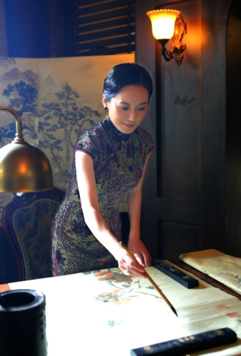 旗袍别瞎穿，太干瘪没韵味，太丰腴不遮肉，能驾驭的都是气质女神