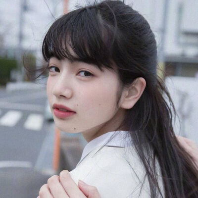 甜美与性感并存的小松菜奈