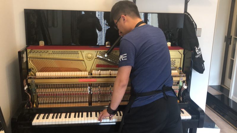 月收入过万 除了好技术还要好体力  成都钢琴调音师：我的生活没有电影精彩……