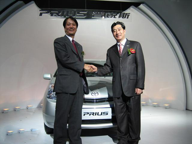 新车 </p><p>　　 百公里油耗2.8升！丰田最新“省油神车”普锐斯两厢发布