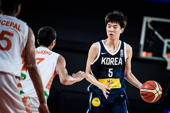 有哪些韩国人打进nba(预测首轮！三分命中率44.2%，模板汤普森！韩国天才，要打进NBA了)