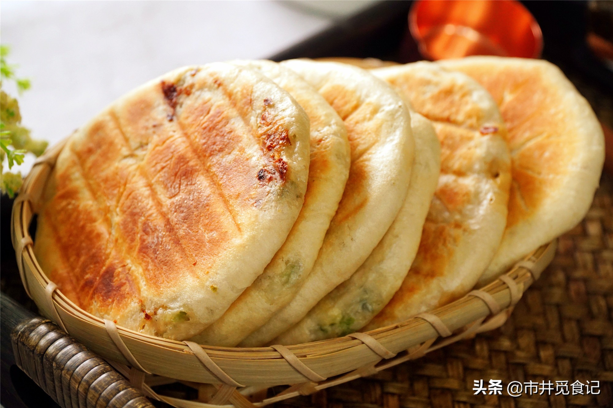 制作软嫩蓬松馅饼面团的和面技巧与方法