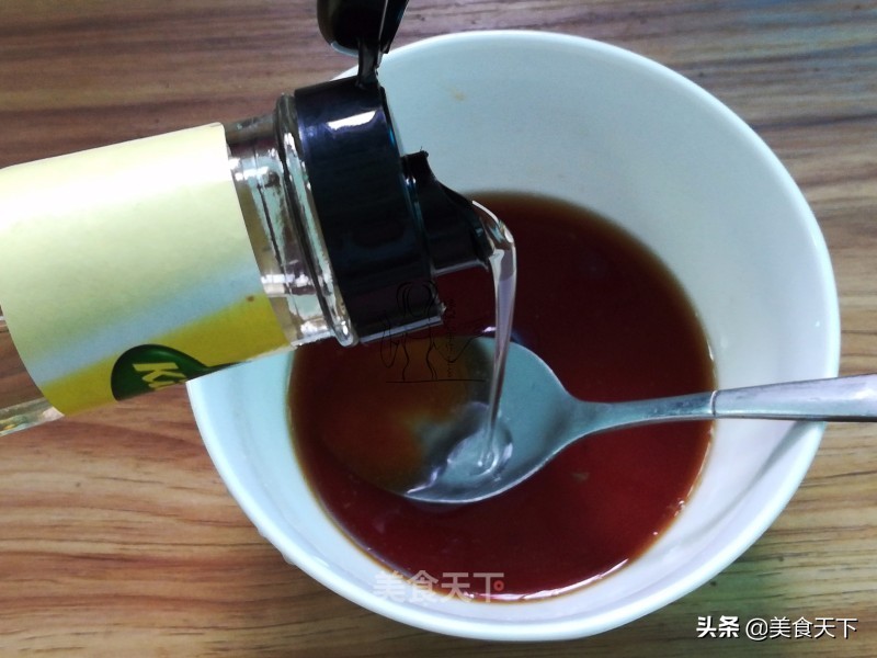 酸溜溜的味道，酸爽可口，开胃下饭，还帮油腻腻的肠胃减减负