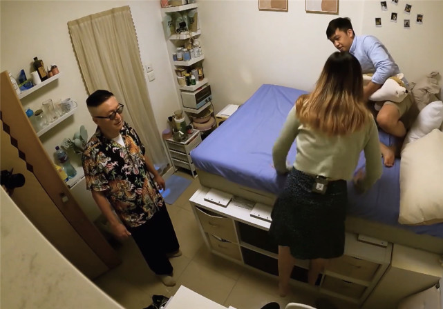 买不起房的香港夫妻，住在9㎡的小屋里，他们却说：住出了幸福感