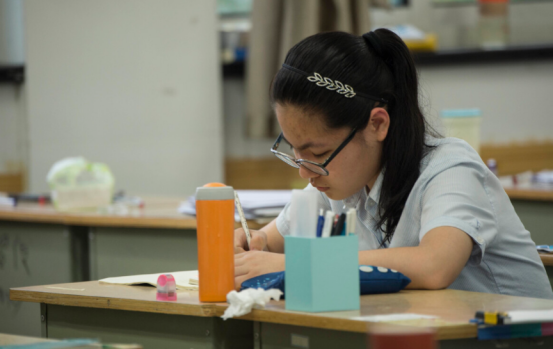 “补课”与“不补课”的孩子差距有多大，看到高考成绩才知道