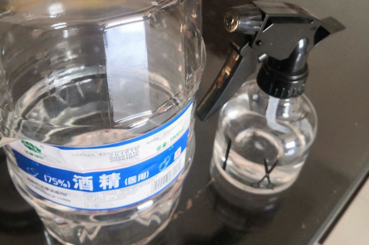 塑钢窗户上的胶怎么清除？这两个办法百试不爽，对很多胶都有效