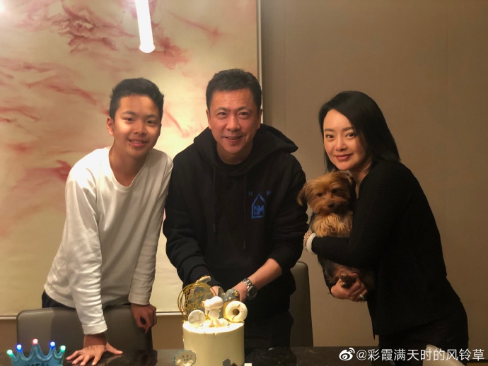 王中磊为儿子庆生，13岁王元也和爸爸长得超像，妈妈曝儿子小癖好