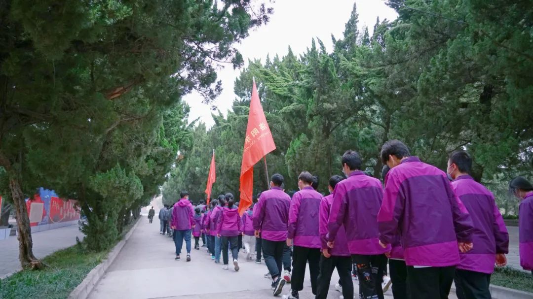 缅怀先烈 信念不朽—洛阳东外献礼中国共产党成立100周年活动