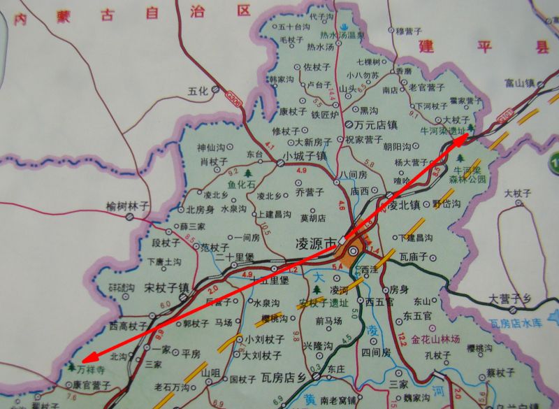 凌源人口66万,共有30个行政区,即8个乡,14个镇,8个街道.