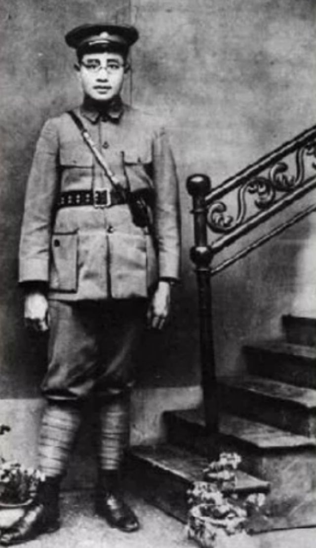 新中国成立后，为何刘伯承要放弃总参谋，选择当军事学院院长？