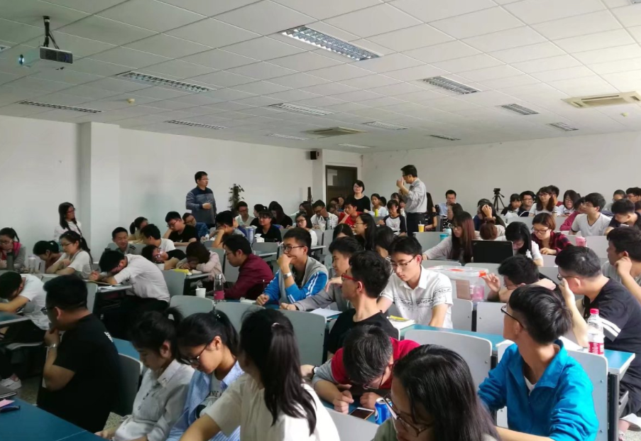 禁止宣传高考状元，各地“奇葩”操作令人哭笑不得，还不如直接说