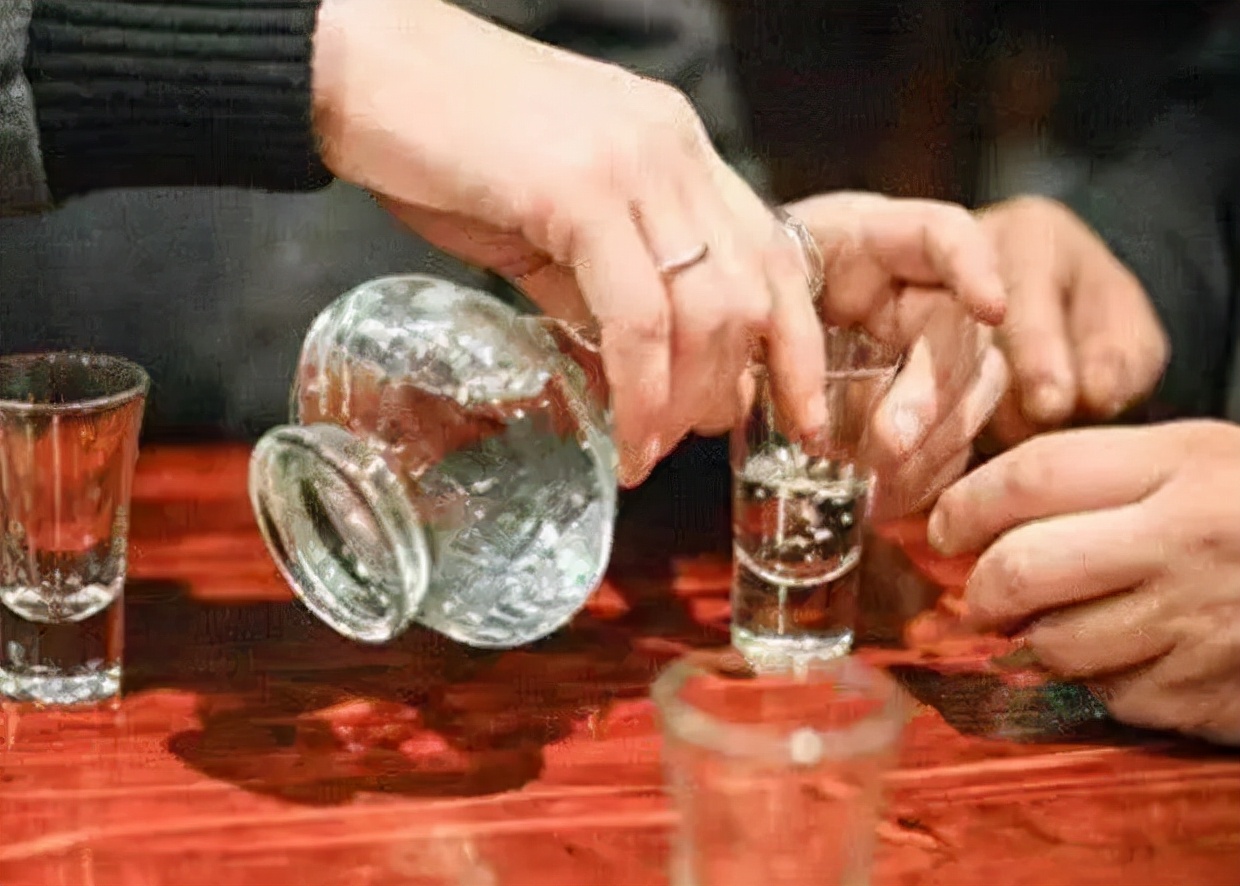 副市长受贿细节披露：只有我能喝15年的茅台！