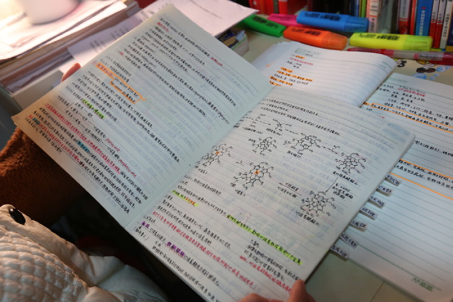 高考状元们都有啥共同点？打开课桌抽屉就知分晓：高分不白来