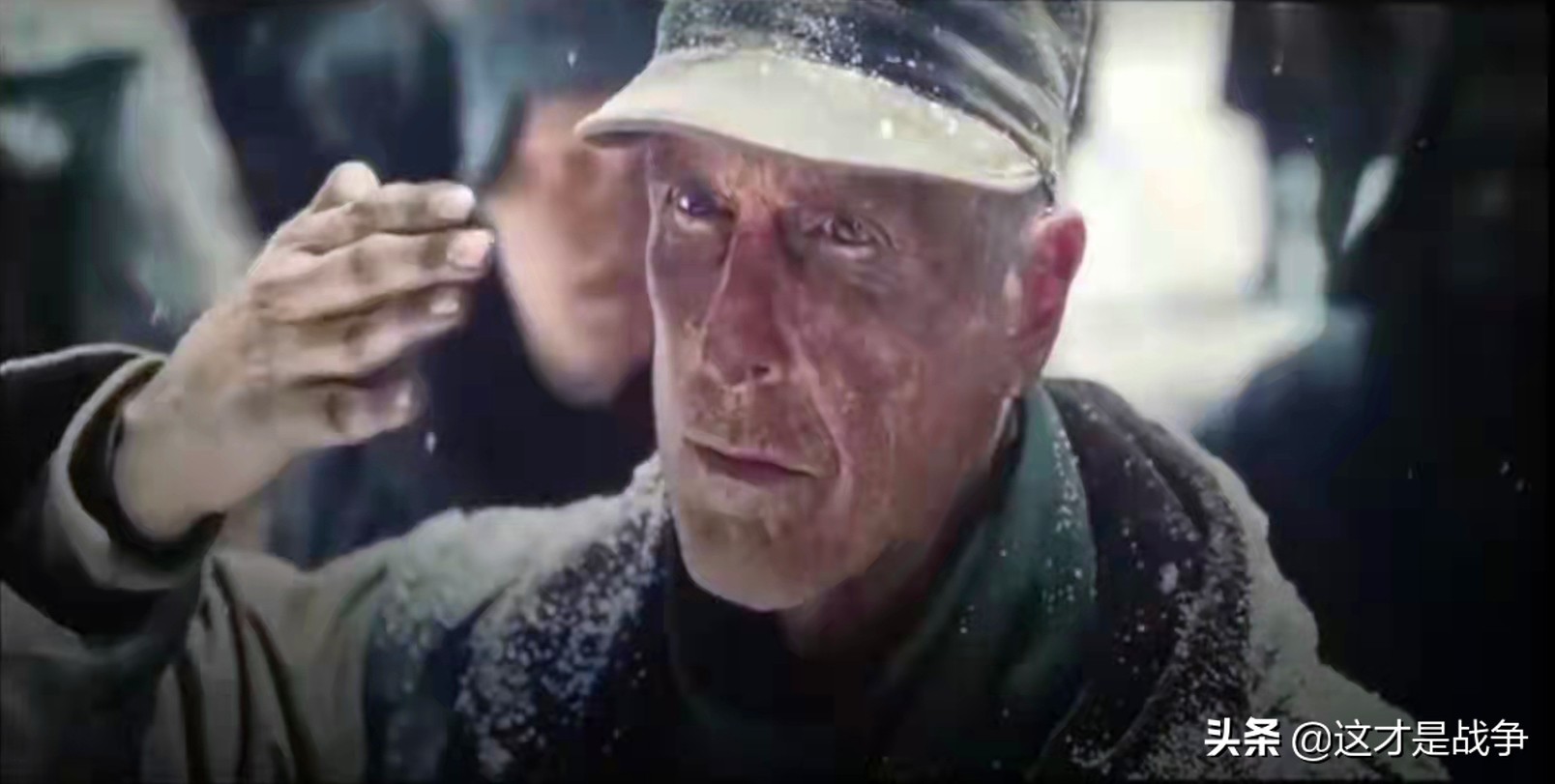 长津湖战役,志愿军的冰雕连,美军是敬礼还是补枪?其实都不是