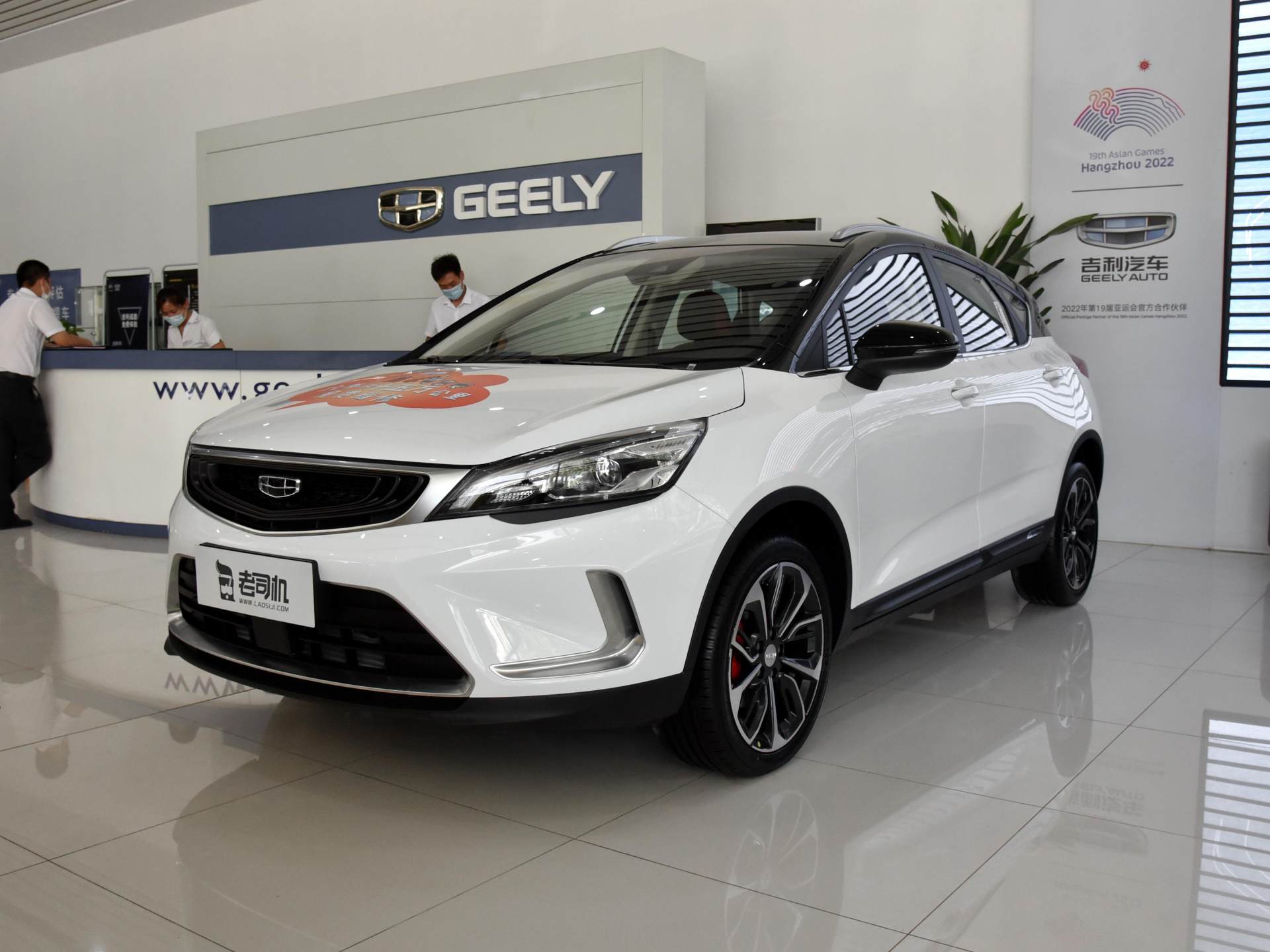 比合资小型suv空间更大,而且实惠还漂亮,带你看吉利帝豪gs