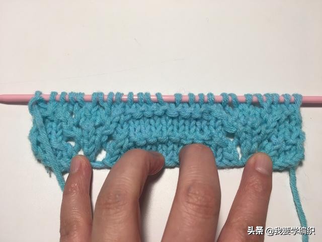 想织一件文艺范的女式毛衣，一款错层小雅花编织教程，太适合了！