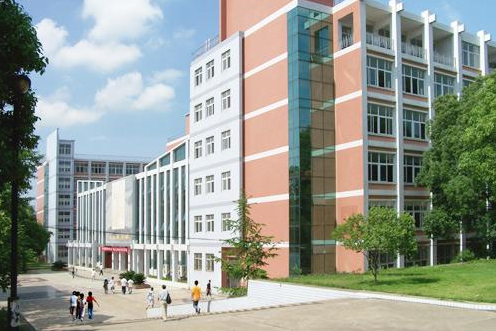 这所大学，8大特色学科，就业好，学费便宜