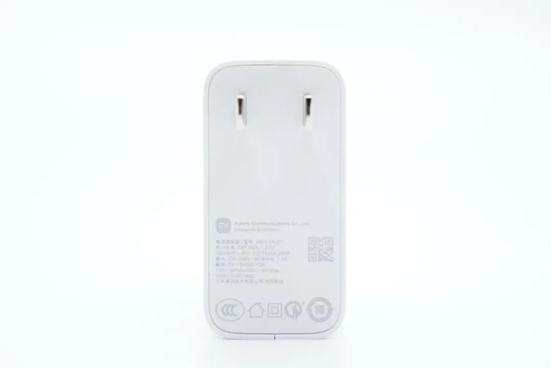 内置氮化镓芯片，体积小功率大，小米120W USB-C快充拆解