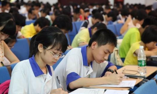 本科生福利来了，上大学不仅“免学费”还有补助，多地已开始实行