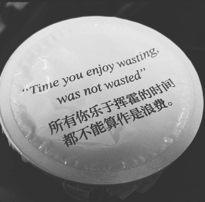 一风一落叶，一雨一秋声，风雨相伴，叶落归根