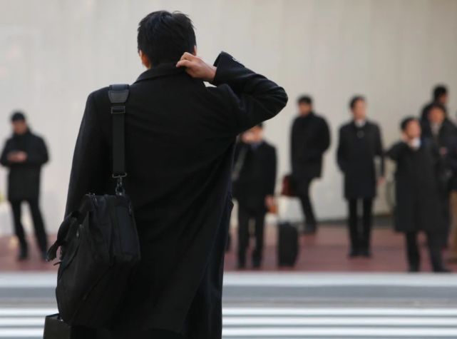 大学生职业生涯规划ppt模板（繁荣的终止）