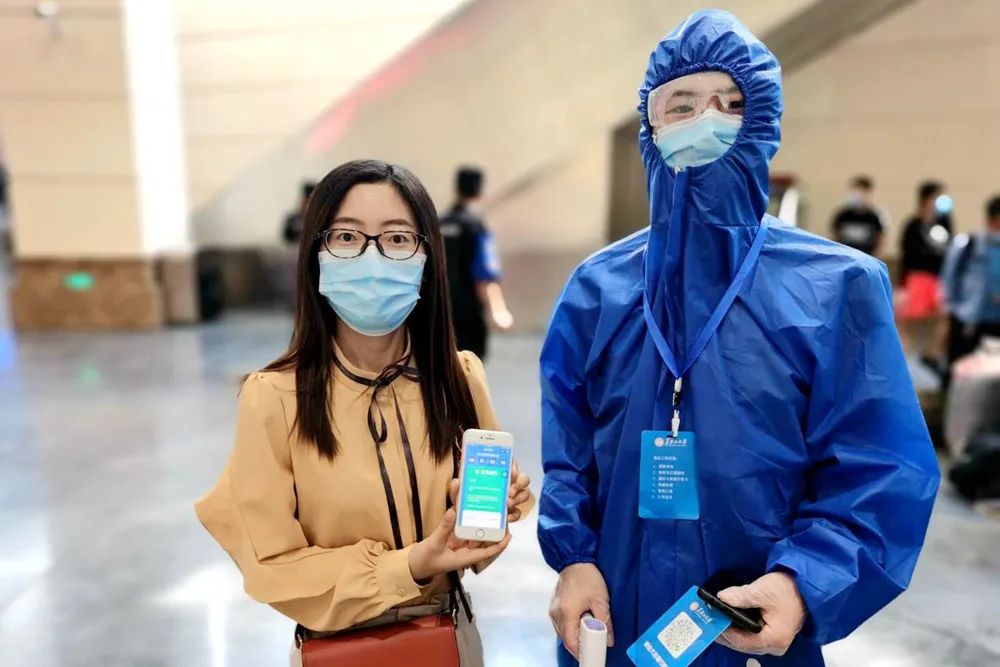 温暖回家路 情真扣人心！我校首批学子平安返校！