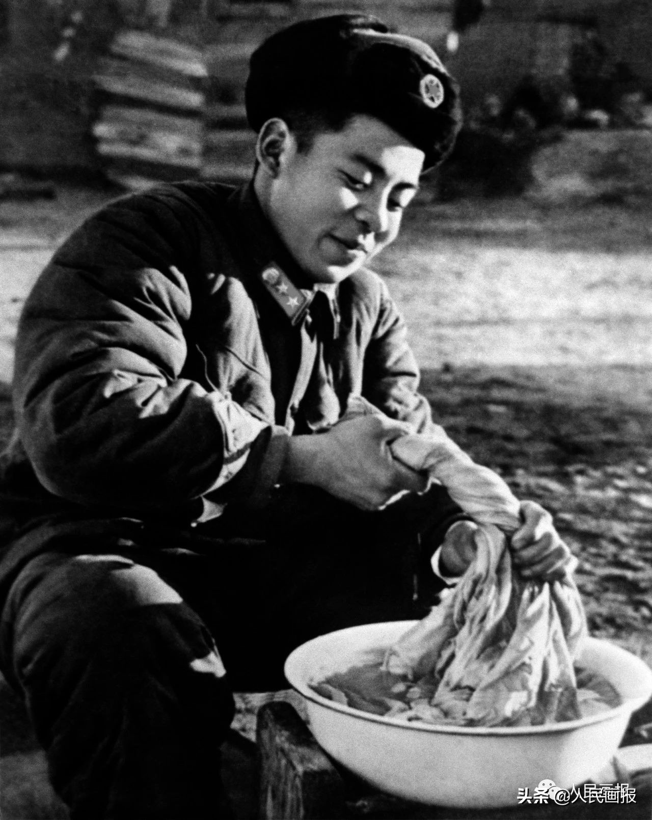 一组珍贵老照片!重温永恒的雷锋精神