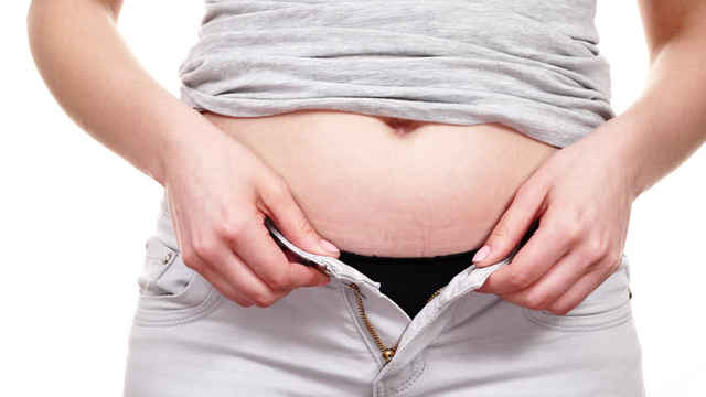 生完孩子赘肉却还在，腹部松弛如何恢复？产妇收腹保健操这样做