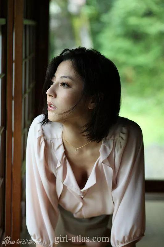 日本著名模特，人称“酒窝美女”的杉本有美，你们喜欢吗