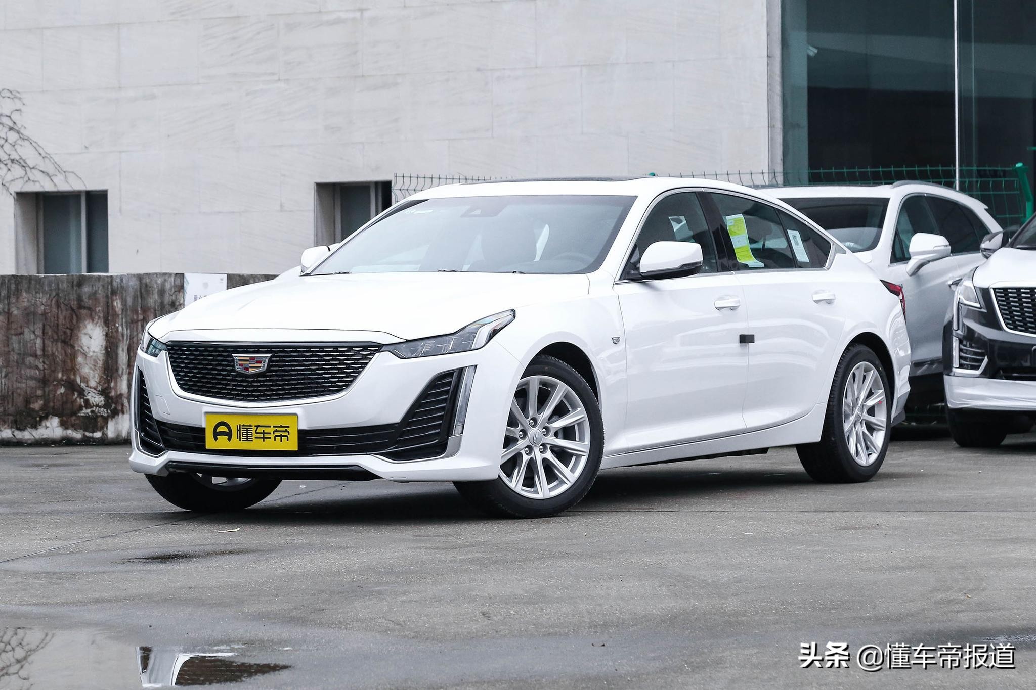 新车 </p><p>　　 价格小幅上调，增曜黑运动版，新款捷豹XEL上市，29.98万起