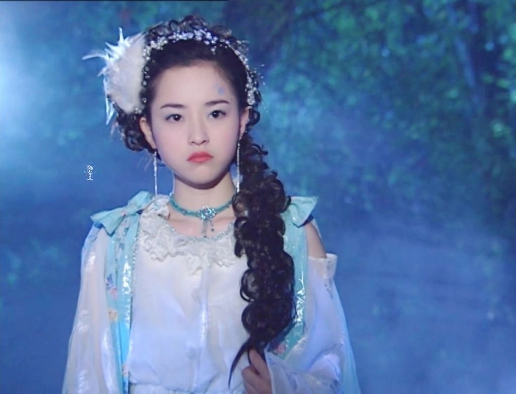 童年女神"雪精灵",出道后从未演过女主,28岁退圈当了配音演员